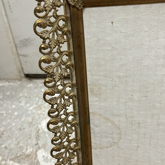 Antique Picture Frame In Gold Lightweight Metal. Back Is All Felt. - Picture 4 of 12